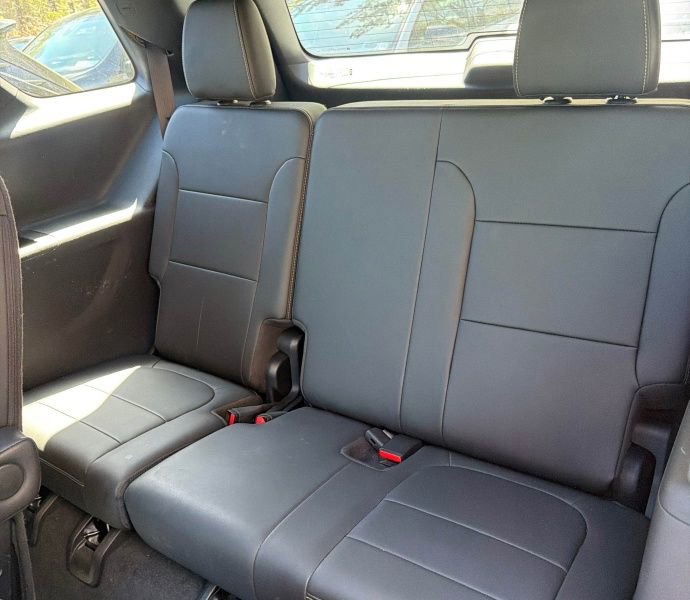 Used 2023 Chevrolet Traverse LT w/ LT Premium Package AWD/4WD image 9