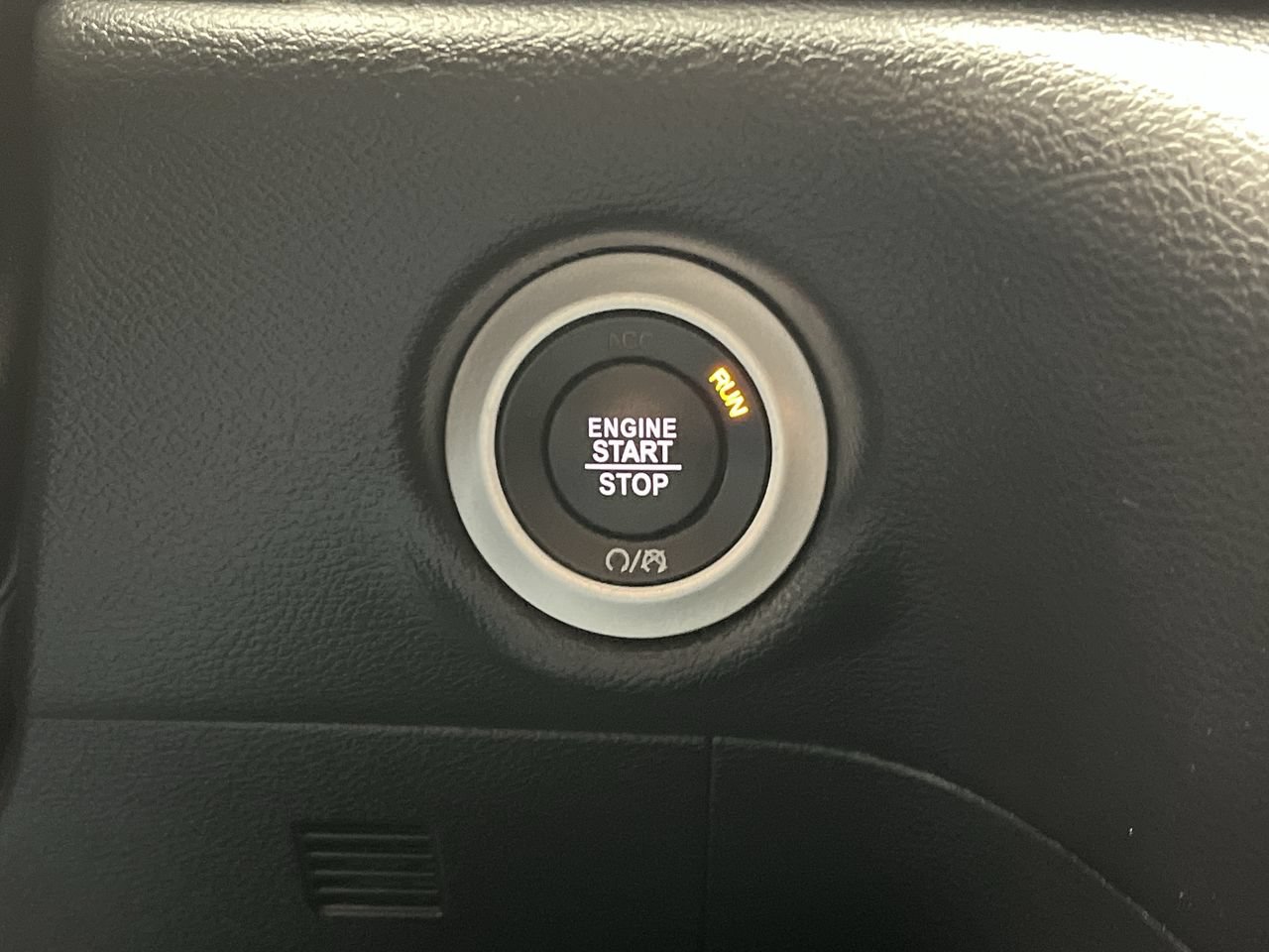 Used 2025 Chrysler Pacifica Select FWD image 21