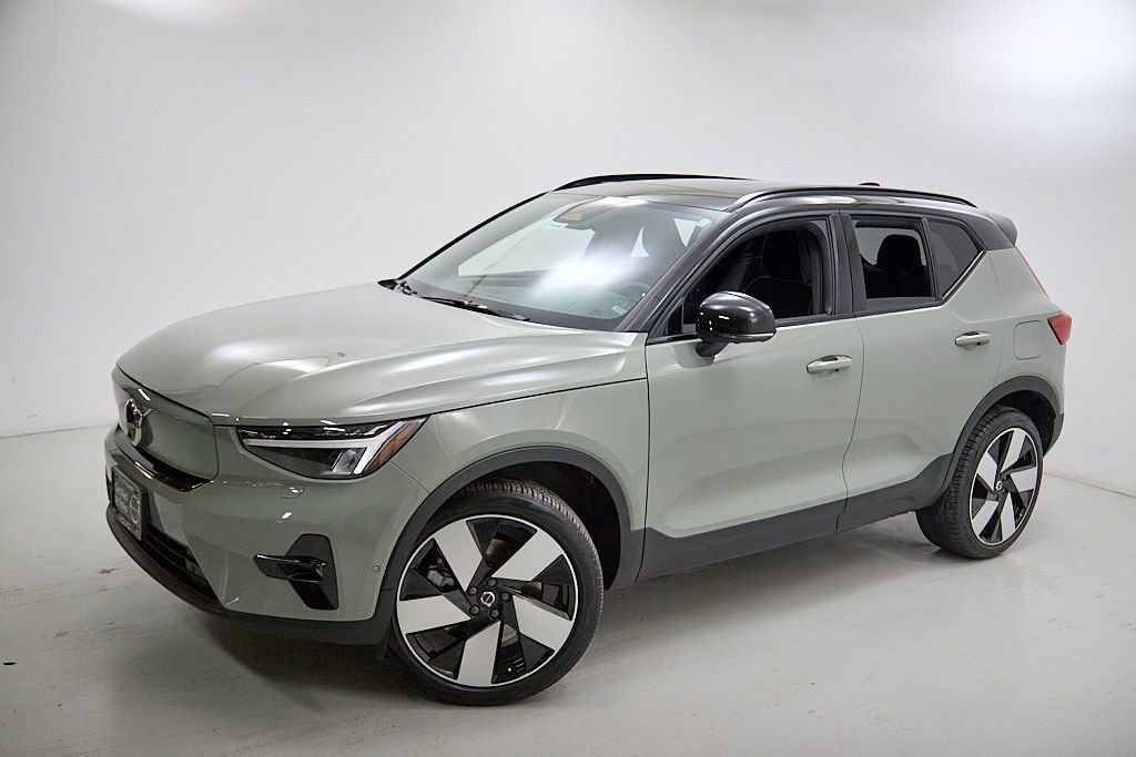 Certified 2023 Volvo XC40 Recharge Ultimate image 3