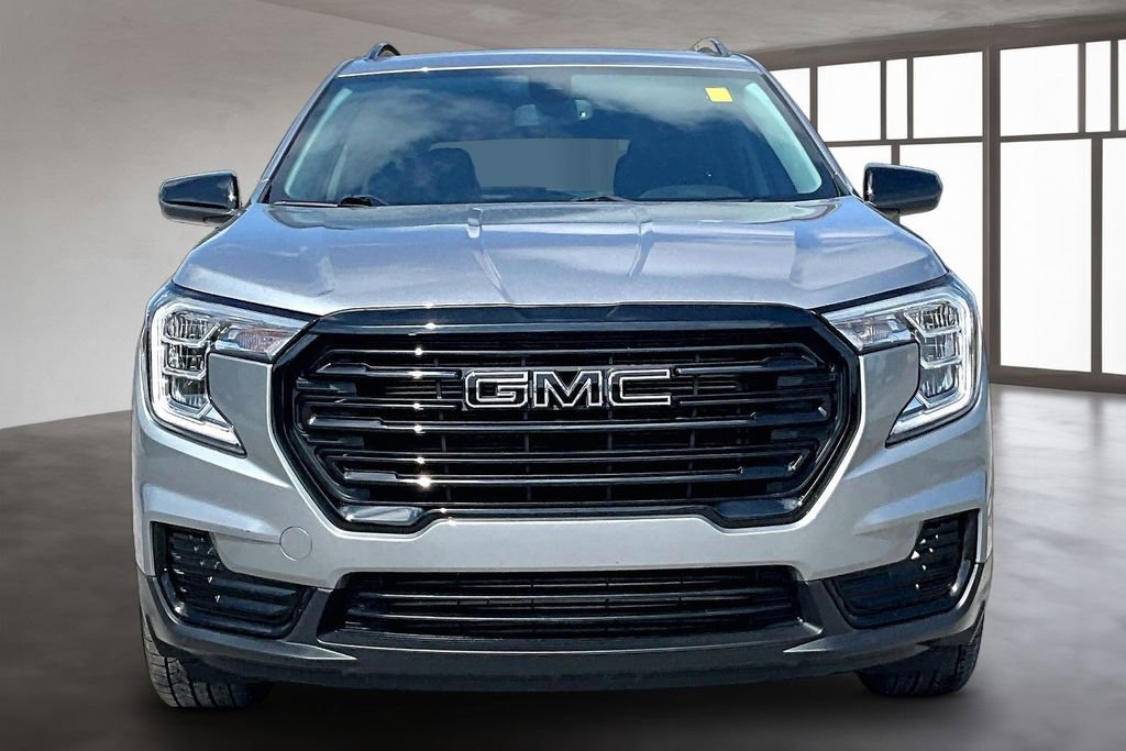 Used 2023 GMC Terrain SLE w/ Elevation Edition FWD image 2