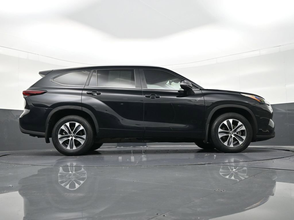 Used 2024 Toyota Highlander XLE image 29