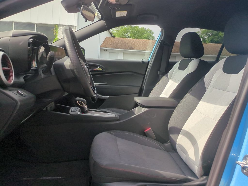 Used 2025 Chevrolet Trax RS w/ Driver Confidence Package FWD image 21
