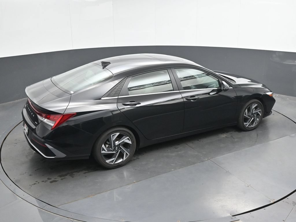 Certified 2026 Hyundai Elantra Limited w/ Cargo Package FWD image 32