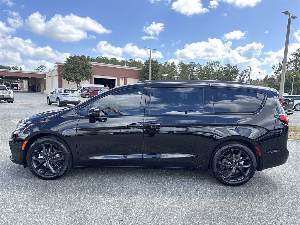 New 2026 Chrysler Pacifica Limited w/ S Appearance Package image 6