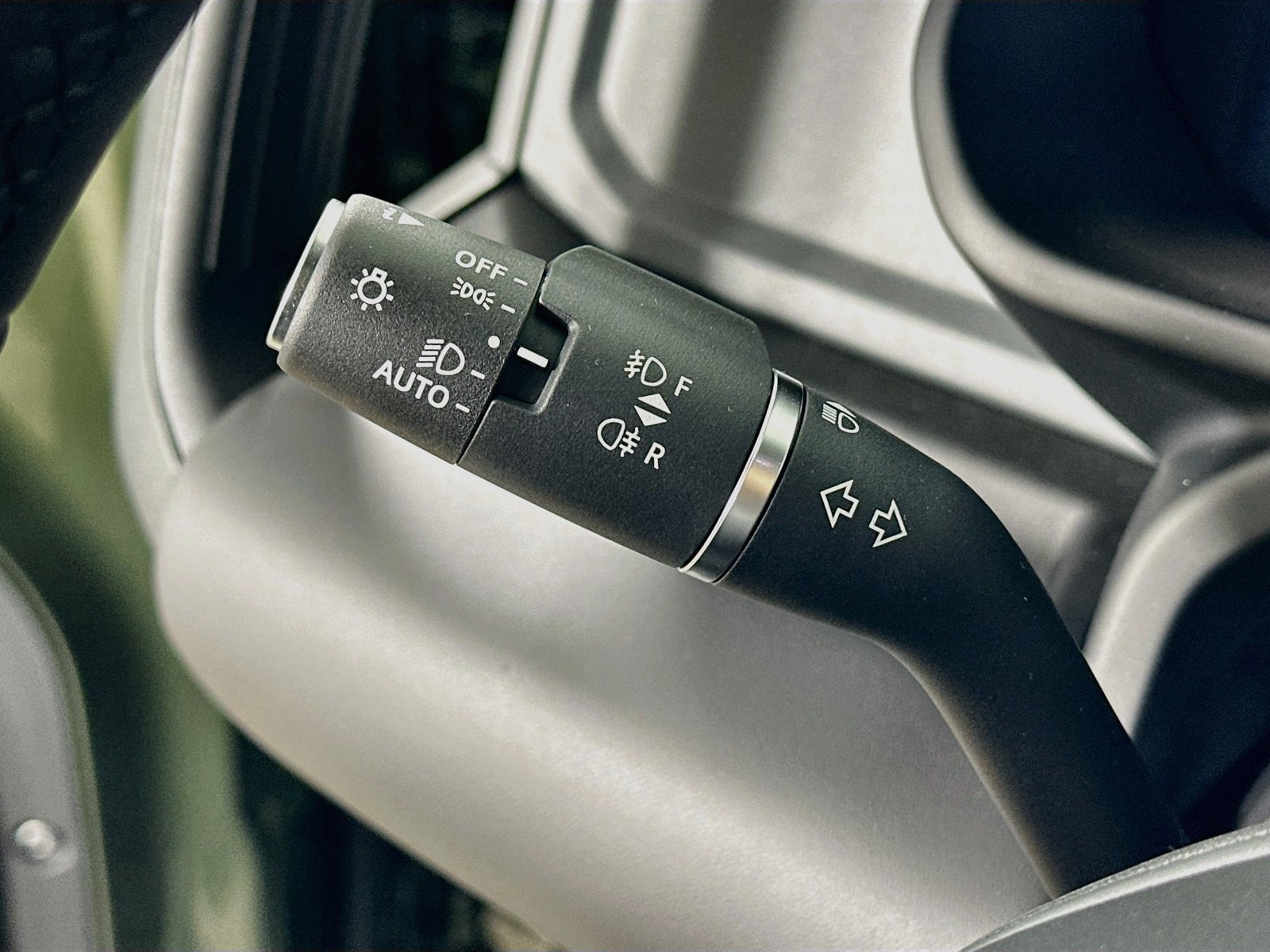 New 2026 Land Rover Defender 110 X-Dynamic SE AWD/4WD image 21