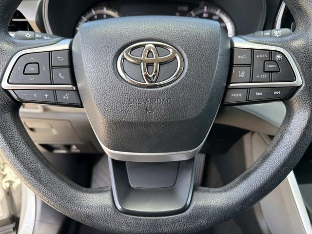 Used 2023 Toyota Highlander L image 25