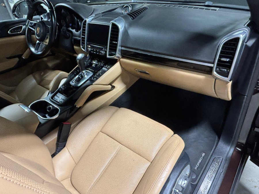 Used 2018 Porsche Cayenne Platinum Edition w/ Premium Package Plus AWD/4WD image 9