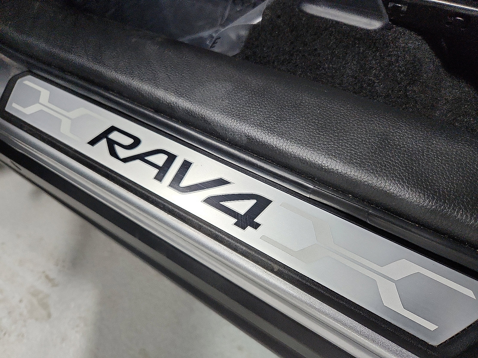 Used 2025 Toyota RAV4 Limited AWD/4WD image 19