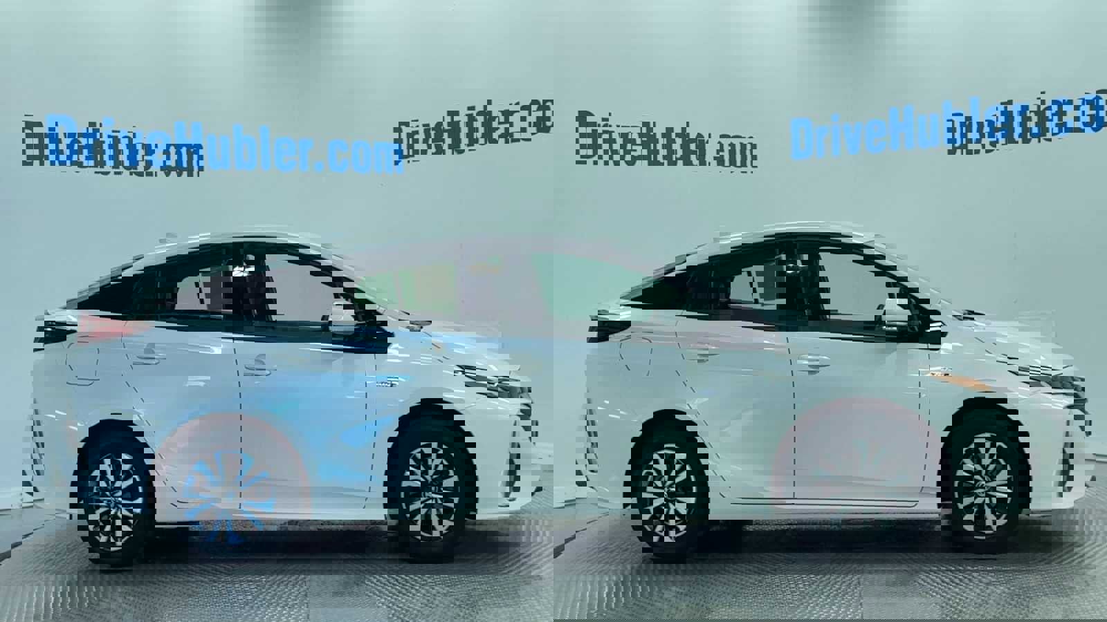 Used 2018 Toyota Prius Prime Premium image 2