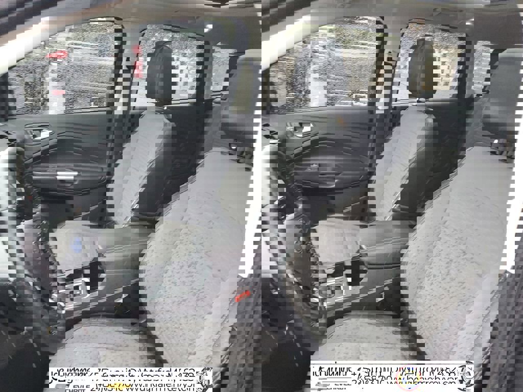 Used 2017 Ford Escape SE w/ SE Sport Appearance Package image 20