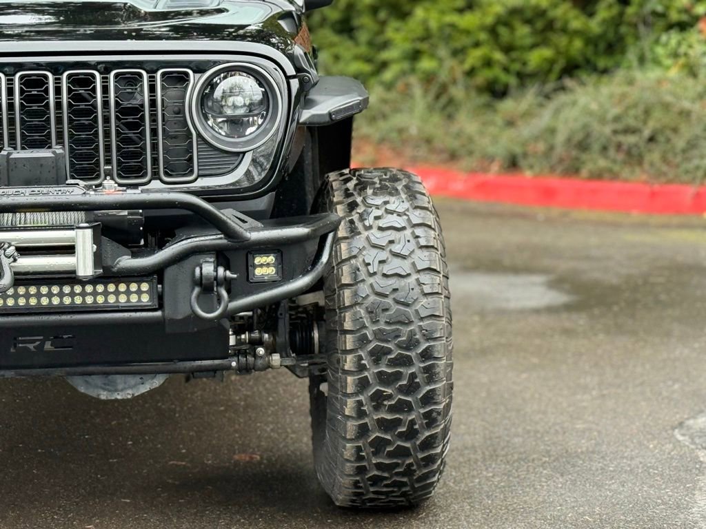 Used 2025 Jeep Wrangler Unlimited Rubicon image 4