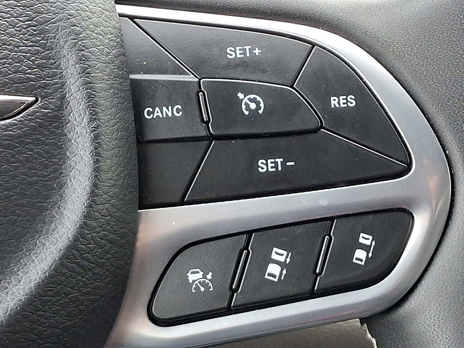 Used 2023 Chrysler Pacifica Touring-L FWD image 22