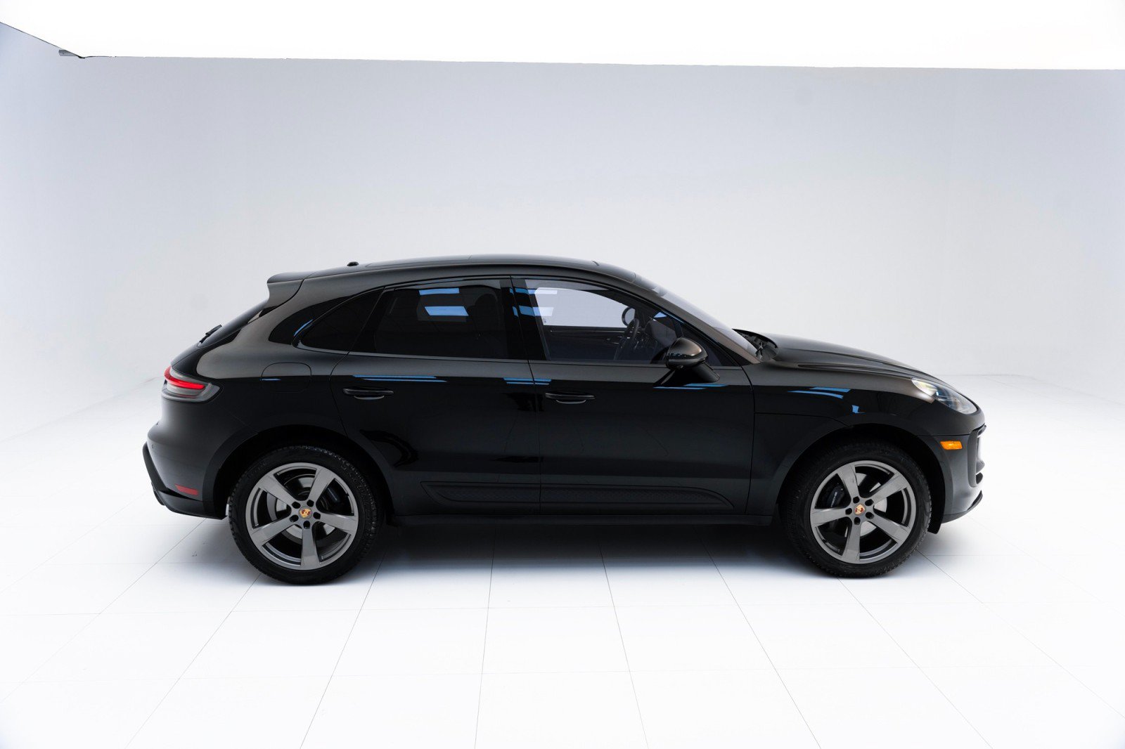 Certified 2024 Porsche Macan AWD/4WD image 8