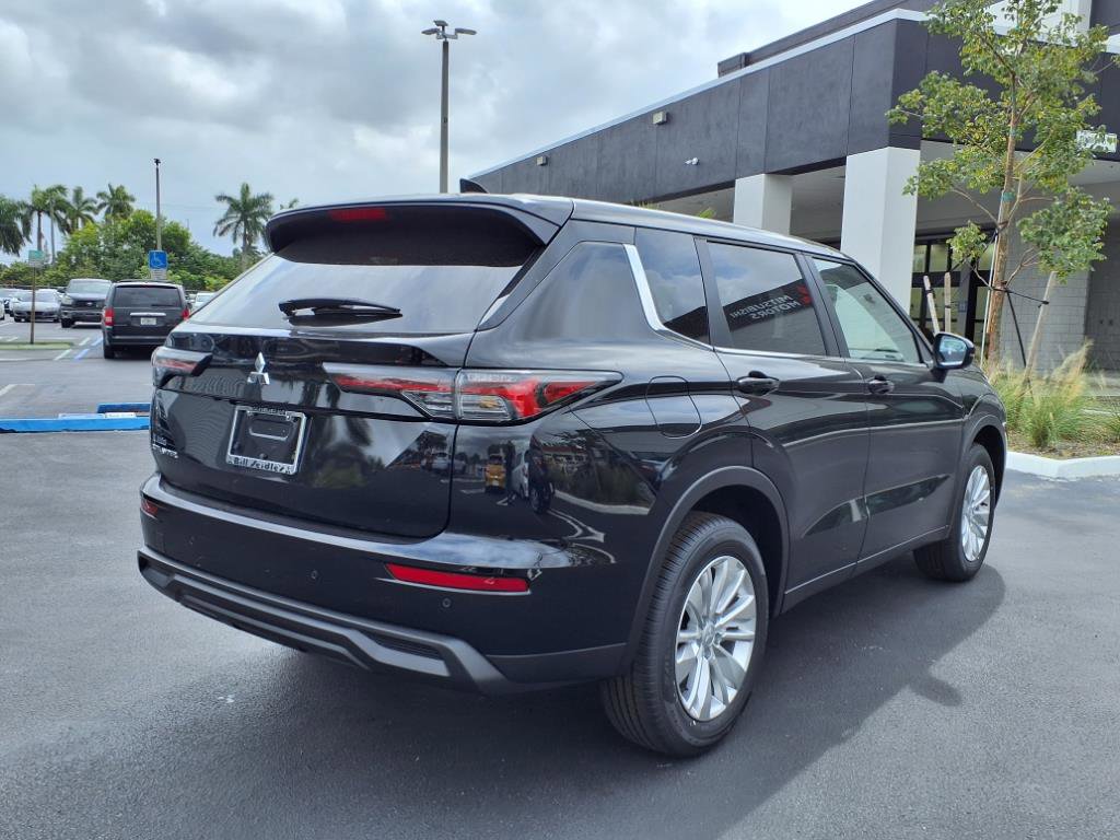 New 2025 Mitsubishi Outlander ES image 5