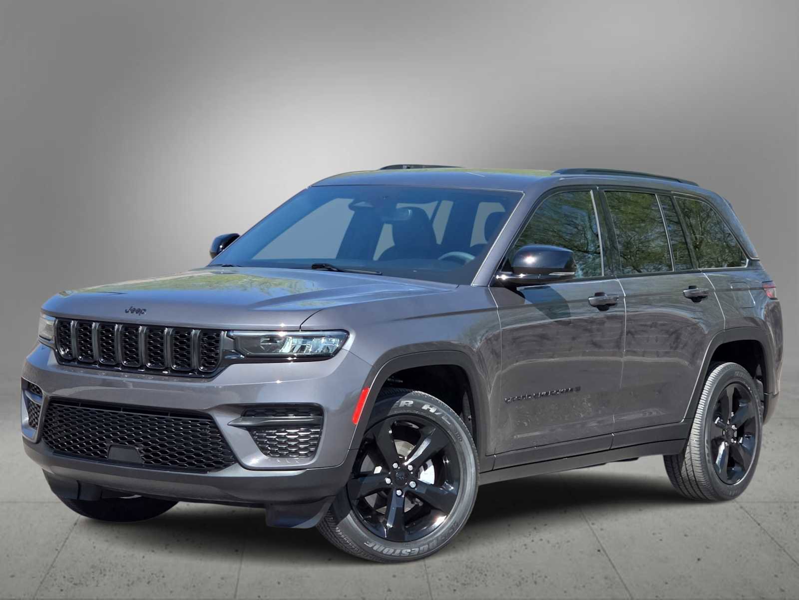 Used 2023 Jeep Grand Cherokee Altitude image 1