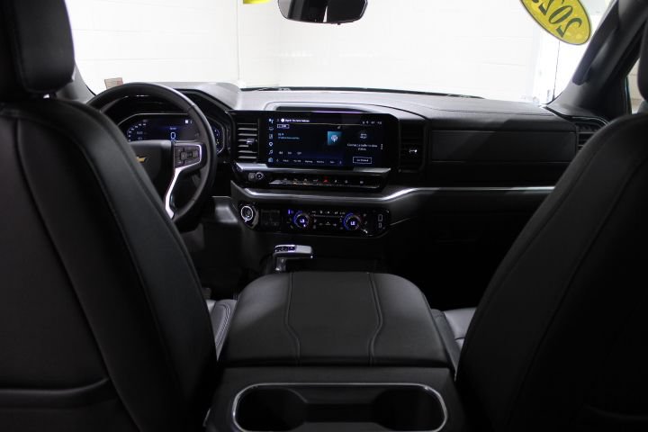 Used 2025 Chevrolet Silverado 1500 LTZ AWD/4WD image 33