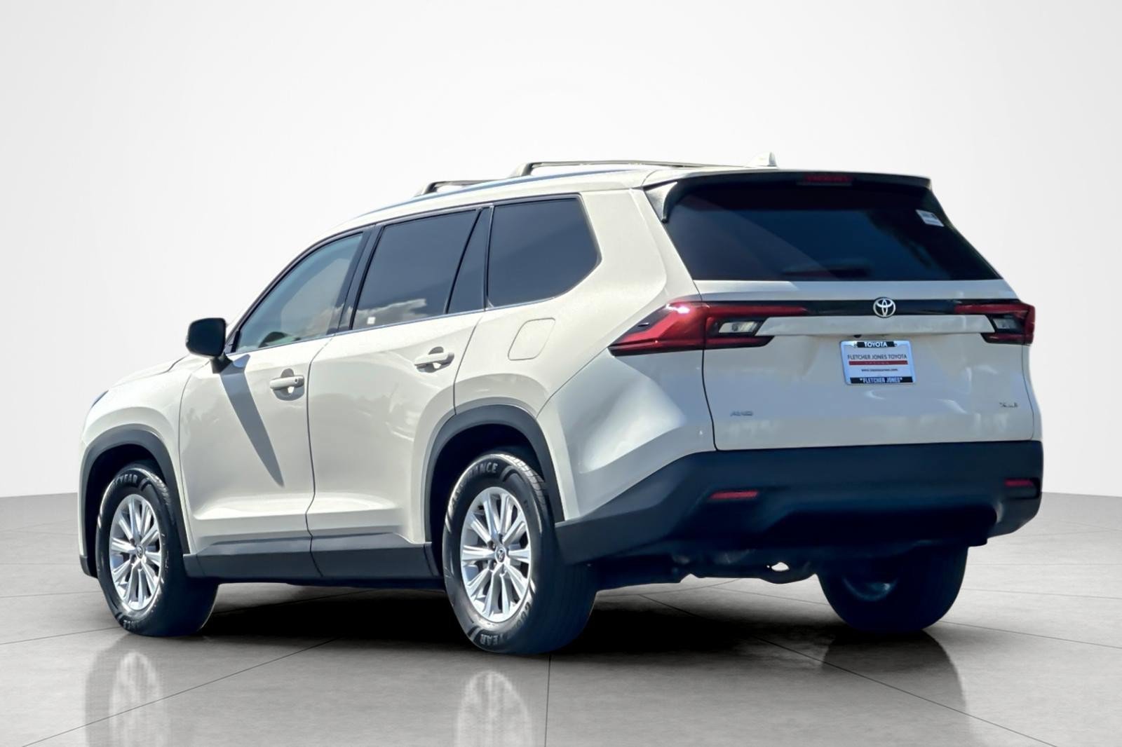 Certified 2024 Toyota Grand Highlander FWD image 3