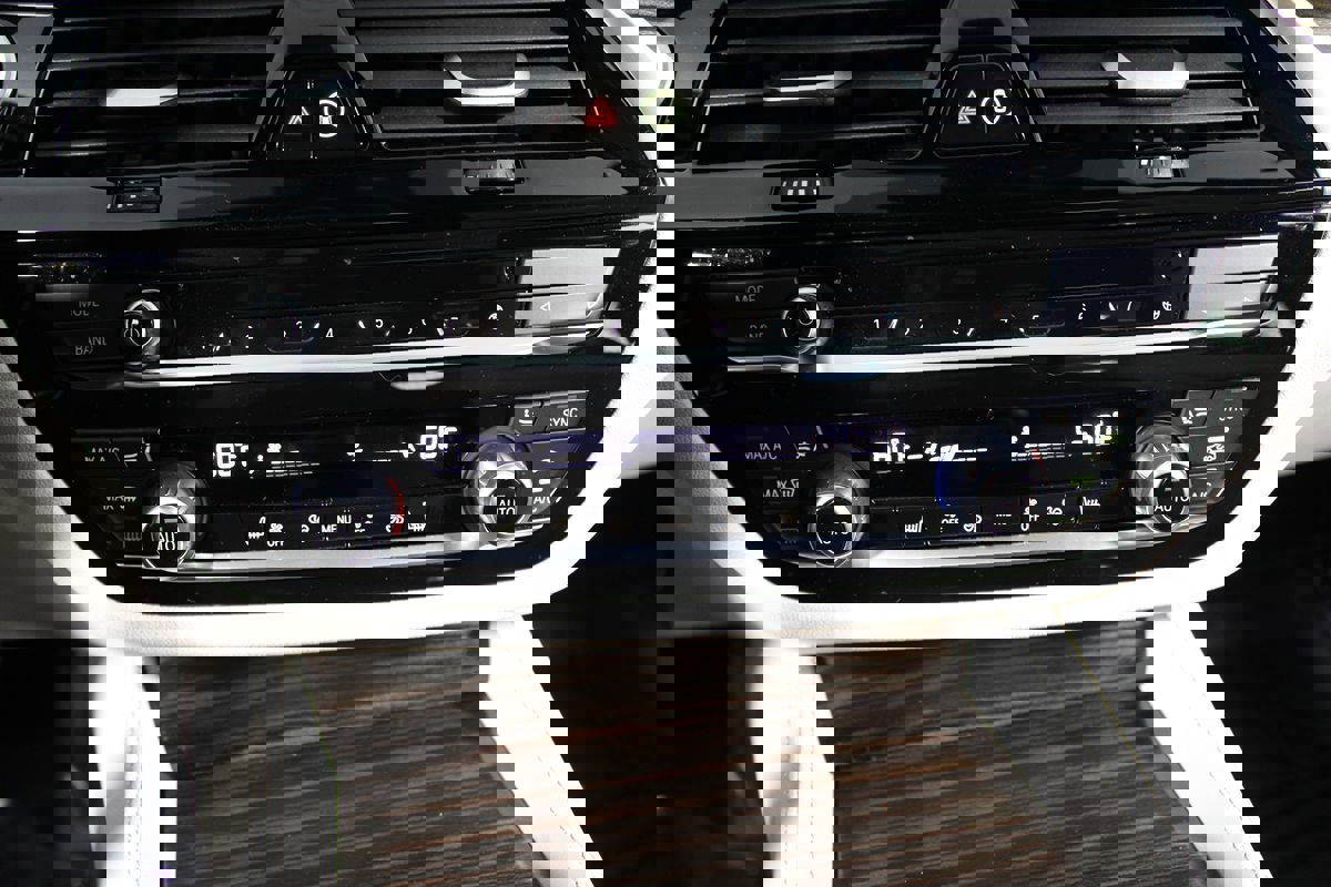 Used 2023 BMW 530e 530e w/ M Sport Package image 20