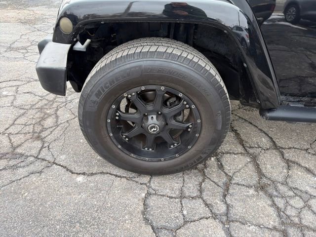 Used 2013 Jeep Wrangler Unlimited Sahara w/ Dual Top Group image 26