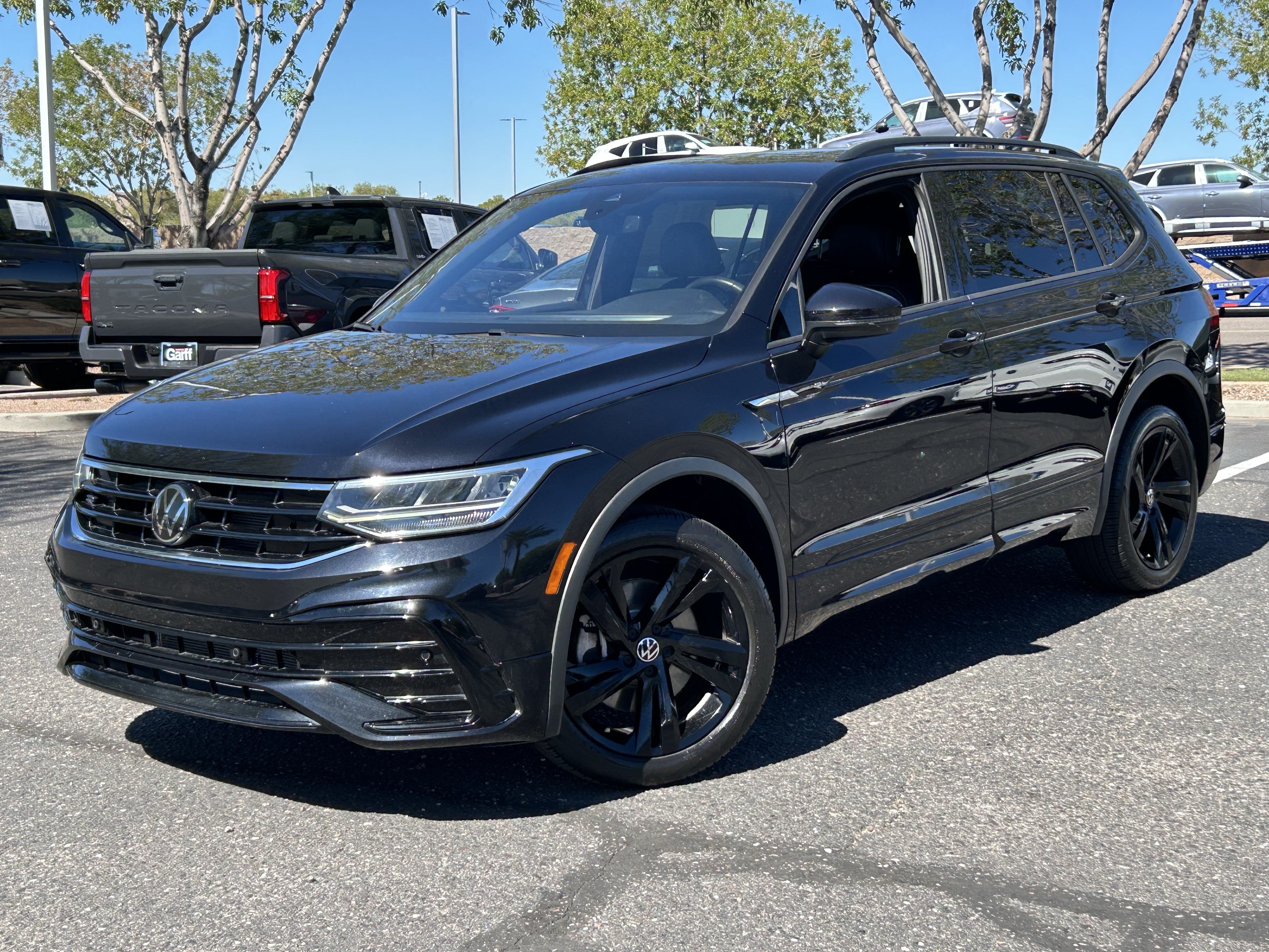Used 2024 Volkswagen Tiguan SE R-Line FWD image 32