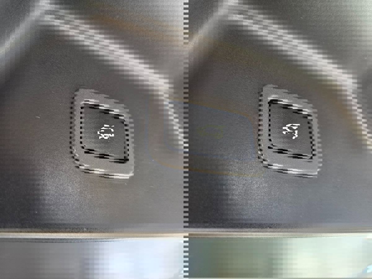 Used 2017 Land Rover Range Rover HSE image 20