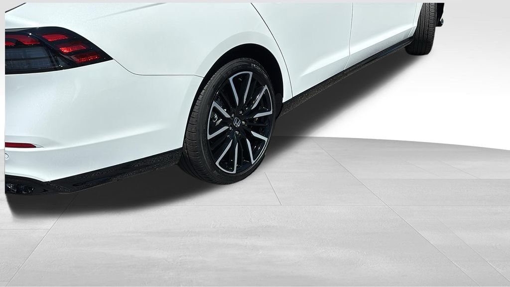Used 2025 Honda Accord Touring image 8