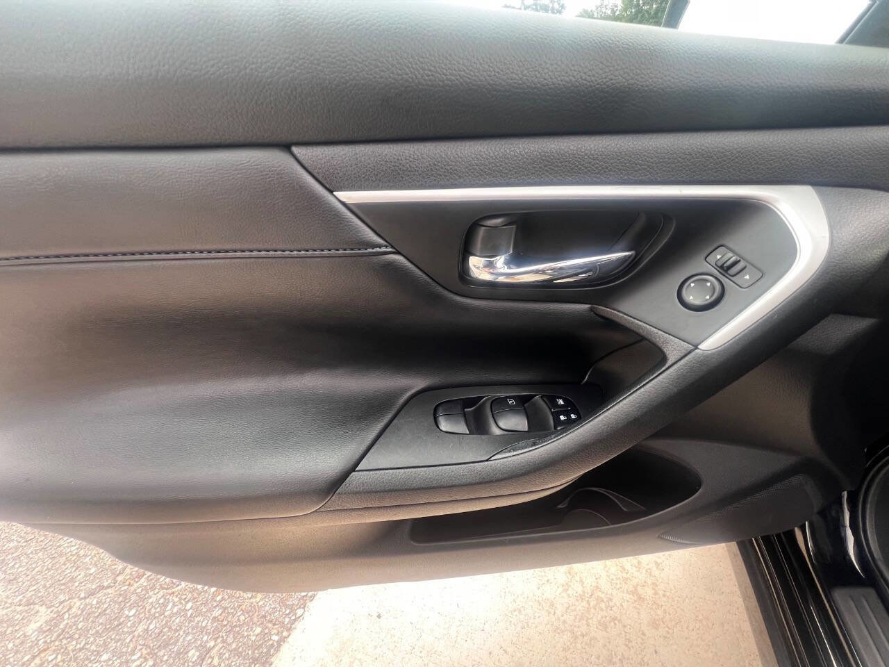 Used 2017 Nissan Altima 3.5 SR FWD image 17