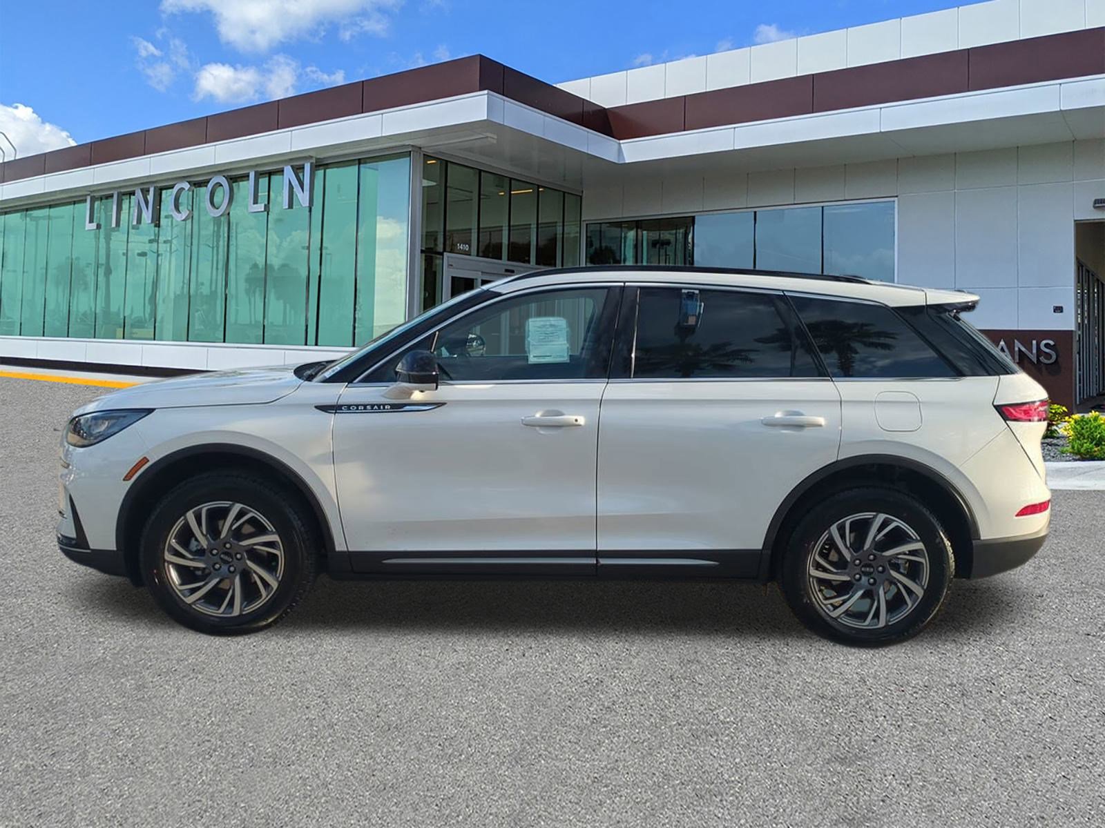 New 2026 Lincoln Corsair Premiere image 6