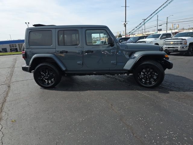 Used 2025 Jeep Wrangler Unlimited Sahara w/ Safety Group image 11