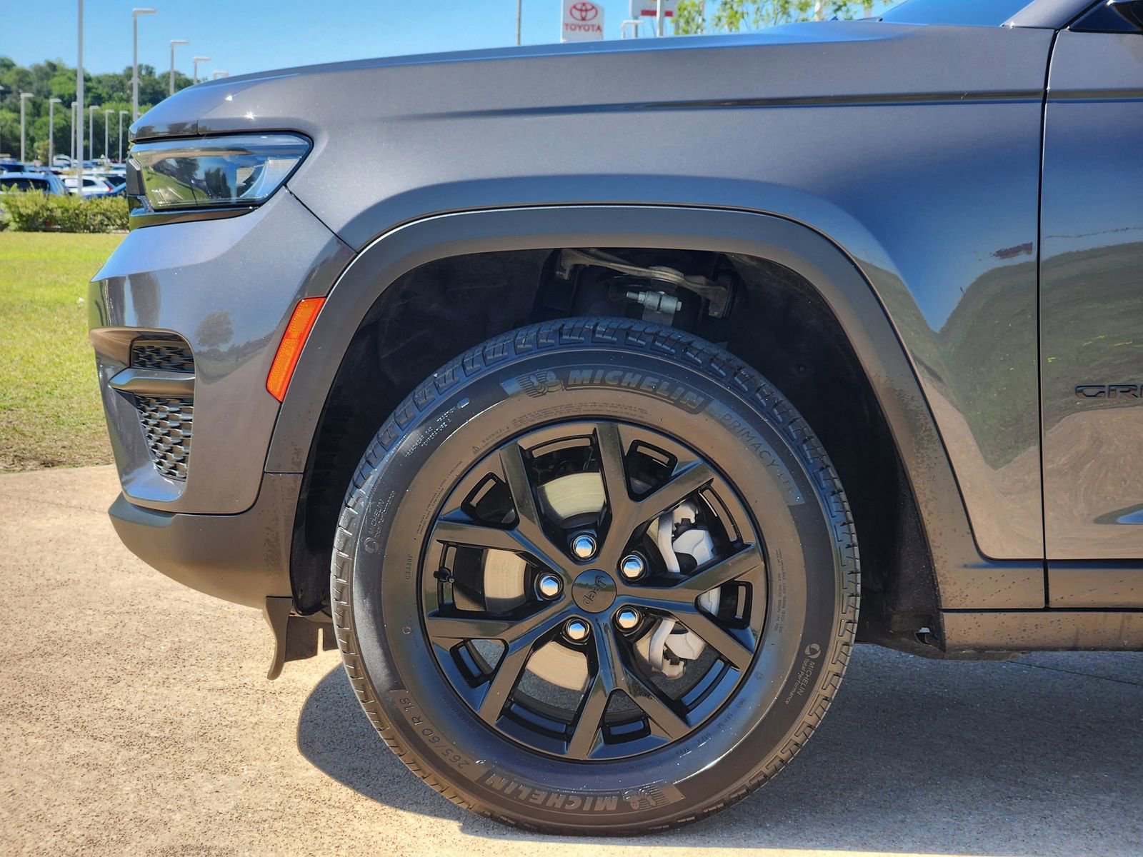 Used 2024 Jeep Grand Cherokee Altitude AWD/4WD image 13