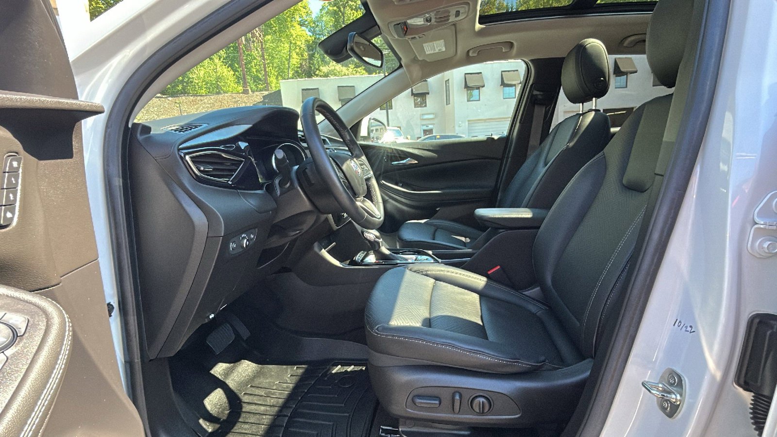 Used 2023 Buick Encore GX Essence w/ Experience Buick Package AWD/4WD image 32