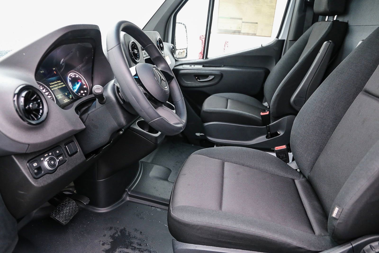 New 2024 Mercedes-Benz eSprinter 170 Cargo image 17