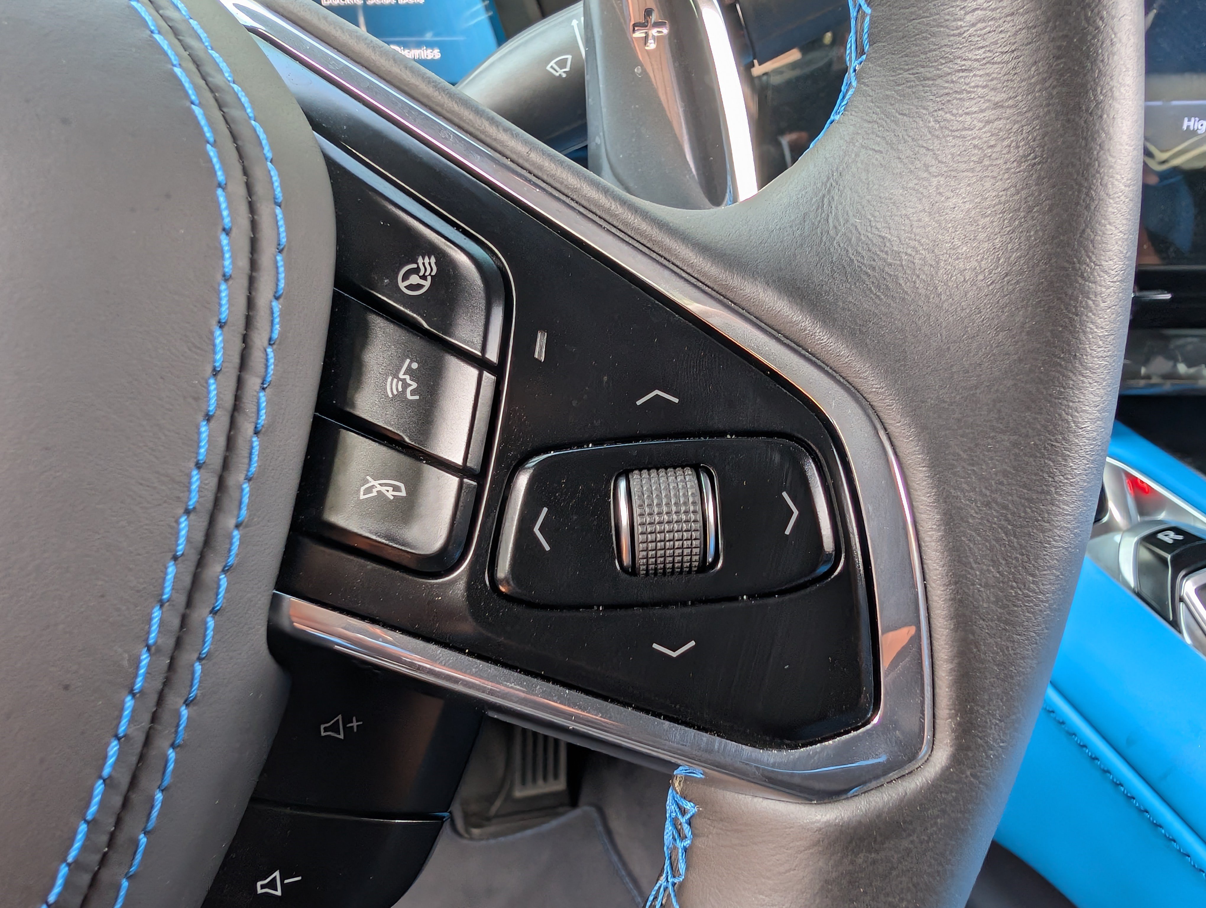 Used 2024 Chevrolet Corvette Stingray Premium Cpe w/ Z51 Performance Package RWD image 32