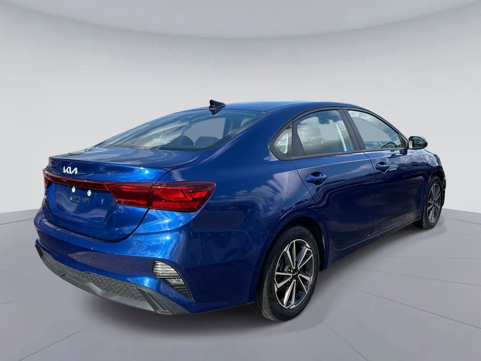 Used 2023 Kia Forte LXS FWD image 3