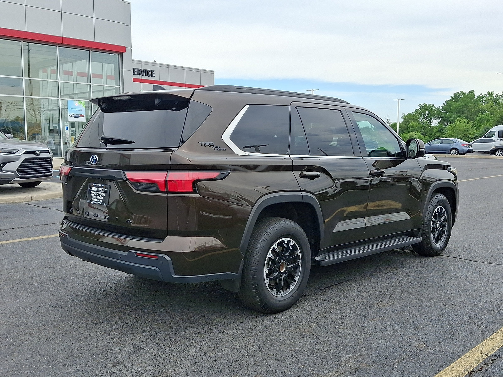 Used 2023 Toyota Sequoia SR5 w/ TRD Off-Road Package AWD/4WD image 6