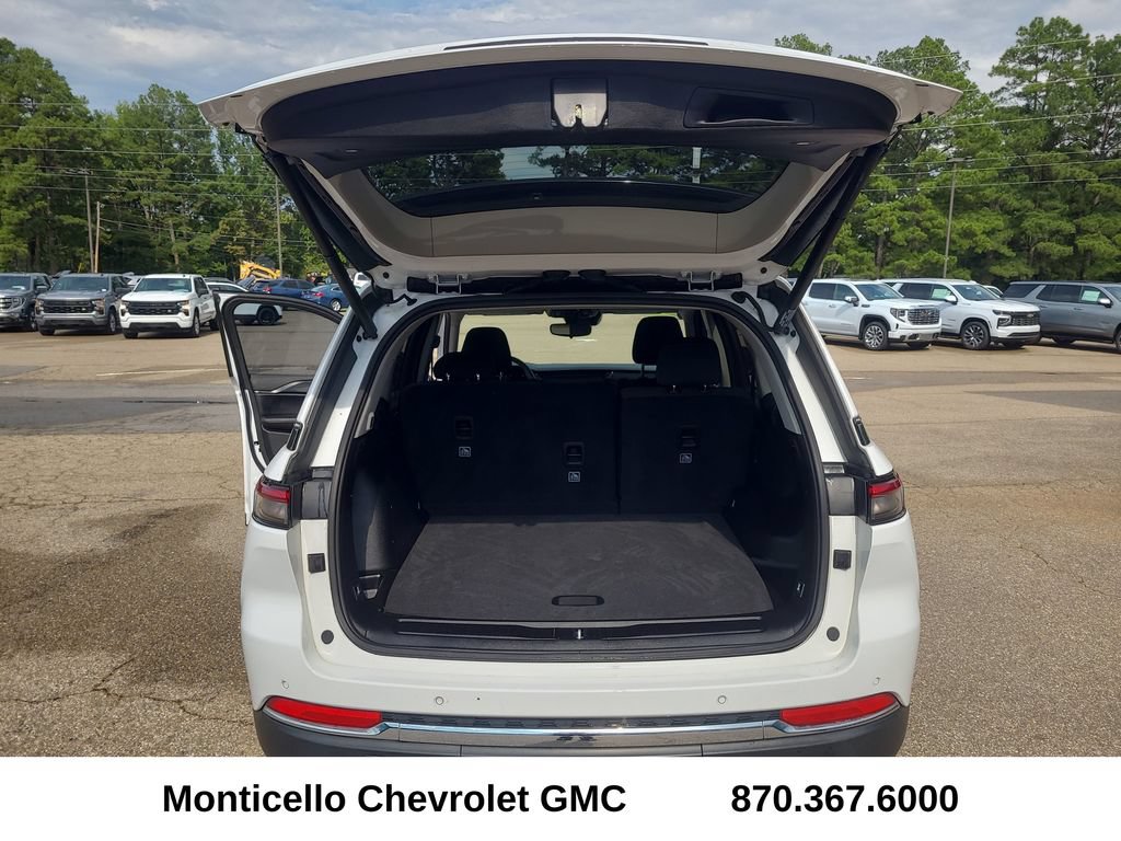 Used 2023 Jeep Grand Cherokee Laredo w/ Luxury Tech Group I AWD/4WD image 28