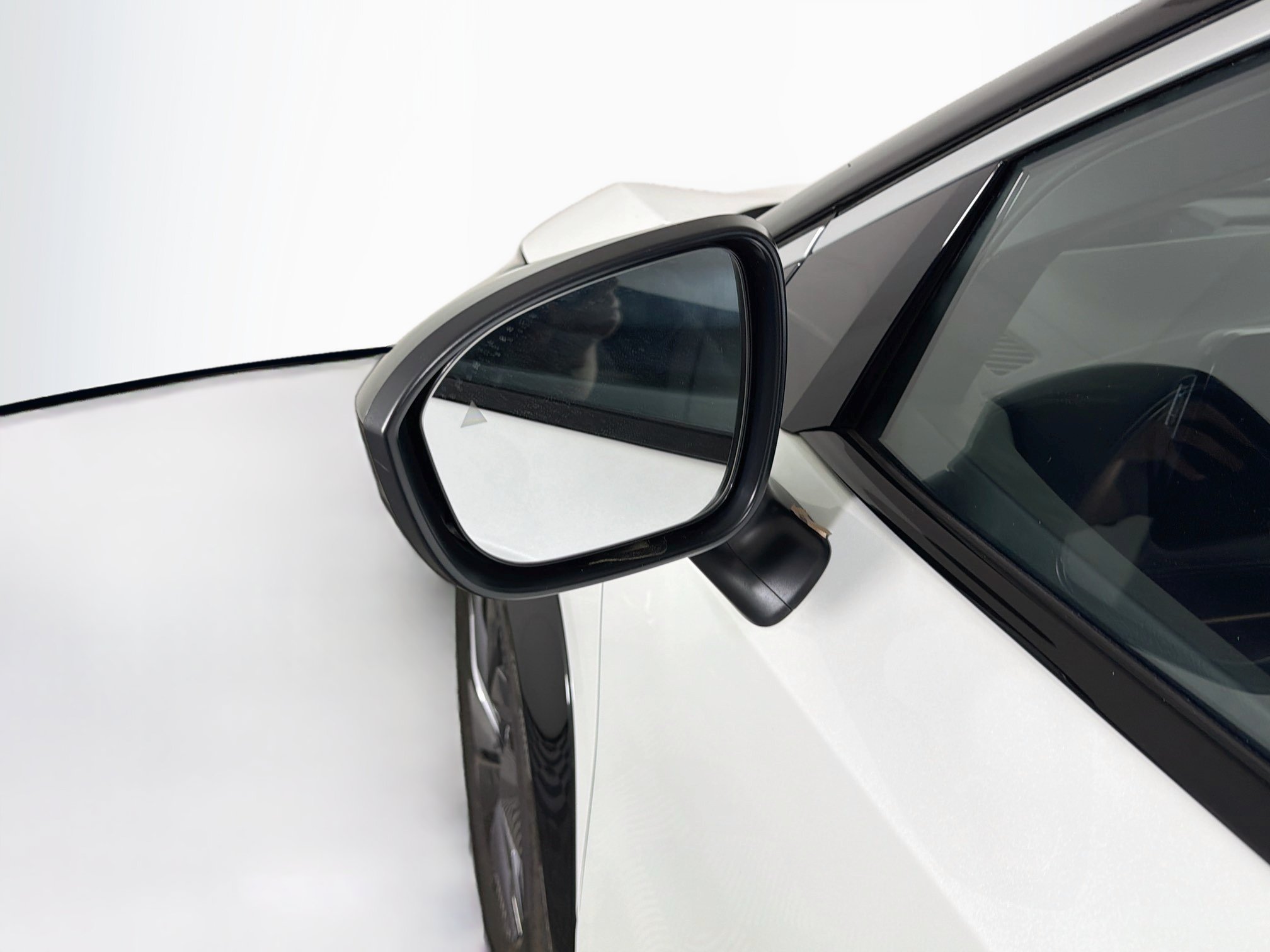 Used 2024 Nissan Ariya FWD image 16