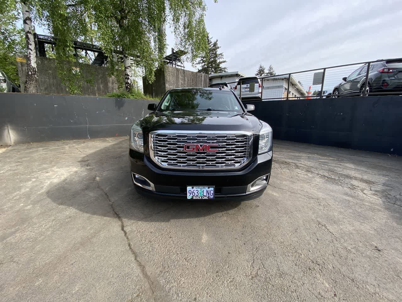 Used 2019 GMC Yukon XL Denali w/ Denali Ultimate Package AWD/4WD image 9