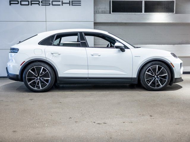 Certified 2025 Porsche Macan Electric image 9