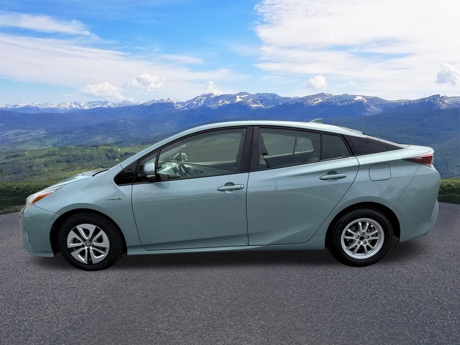 Used 2017 Toyota Prius Three FWD image 2
