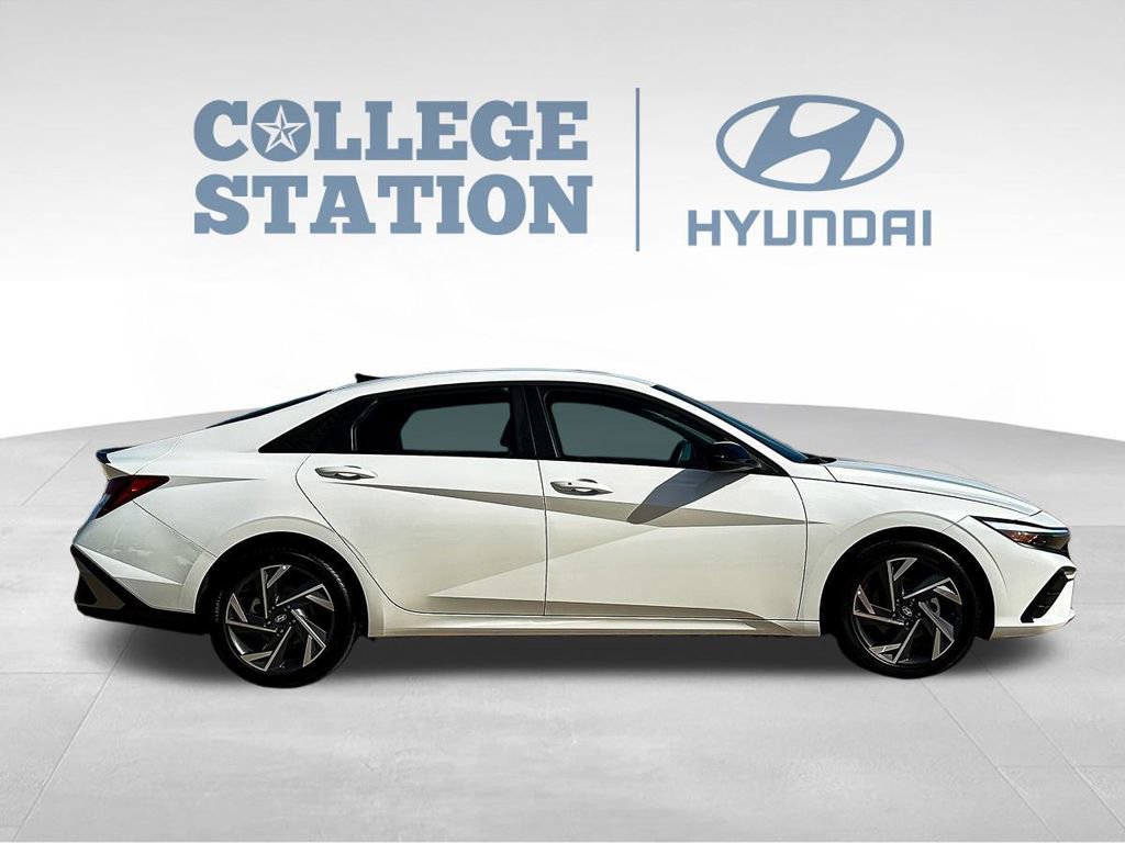 Used 2025 Hyundai Elantra Sport w/ Cargo Package image 11