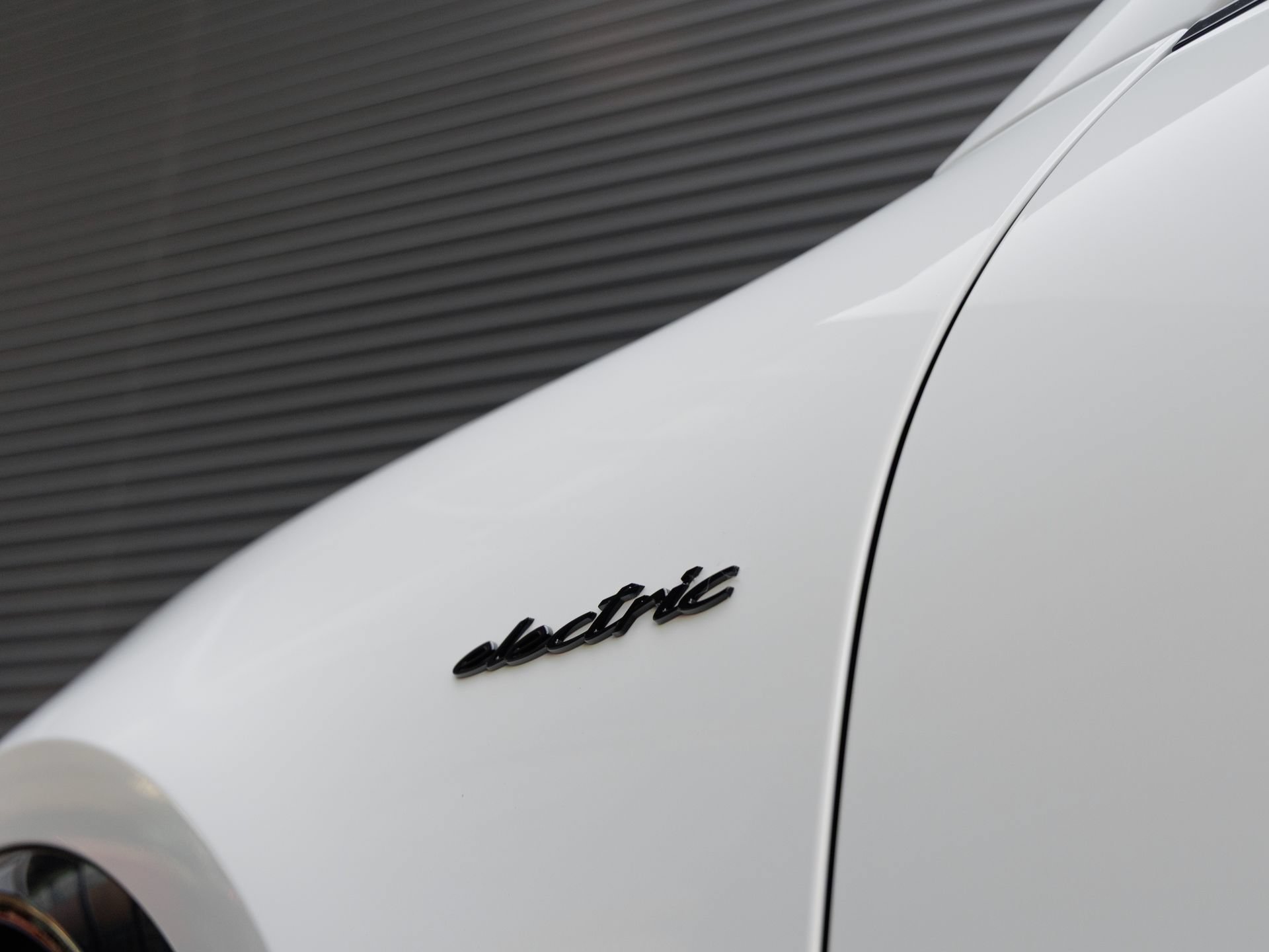 Certified 2025 Porsche Macan Turbo Electric AWD/4WD image 13