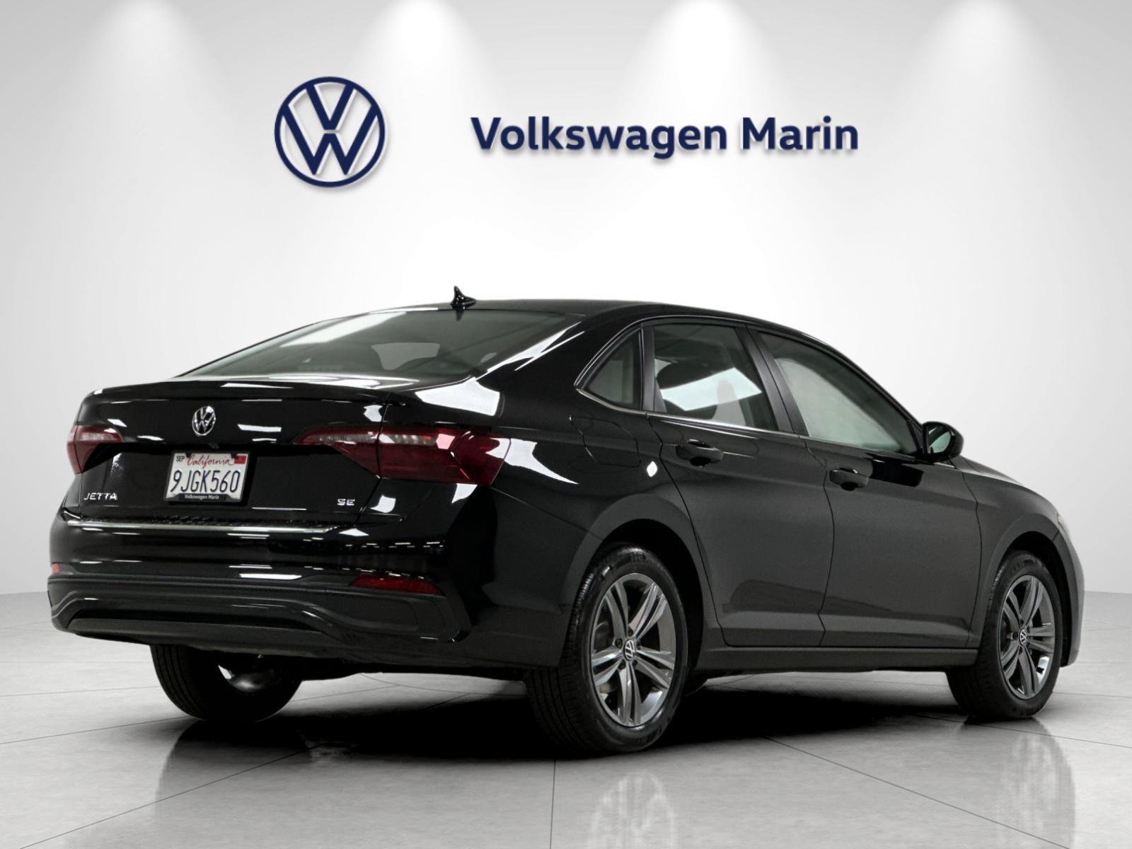 Used 2023 Volkswagen Jetta SE w/ Panoramic Sunroof Package FWD image 5