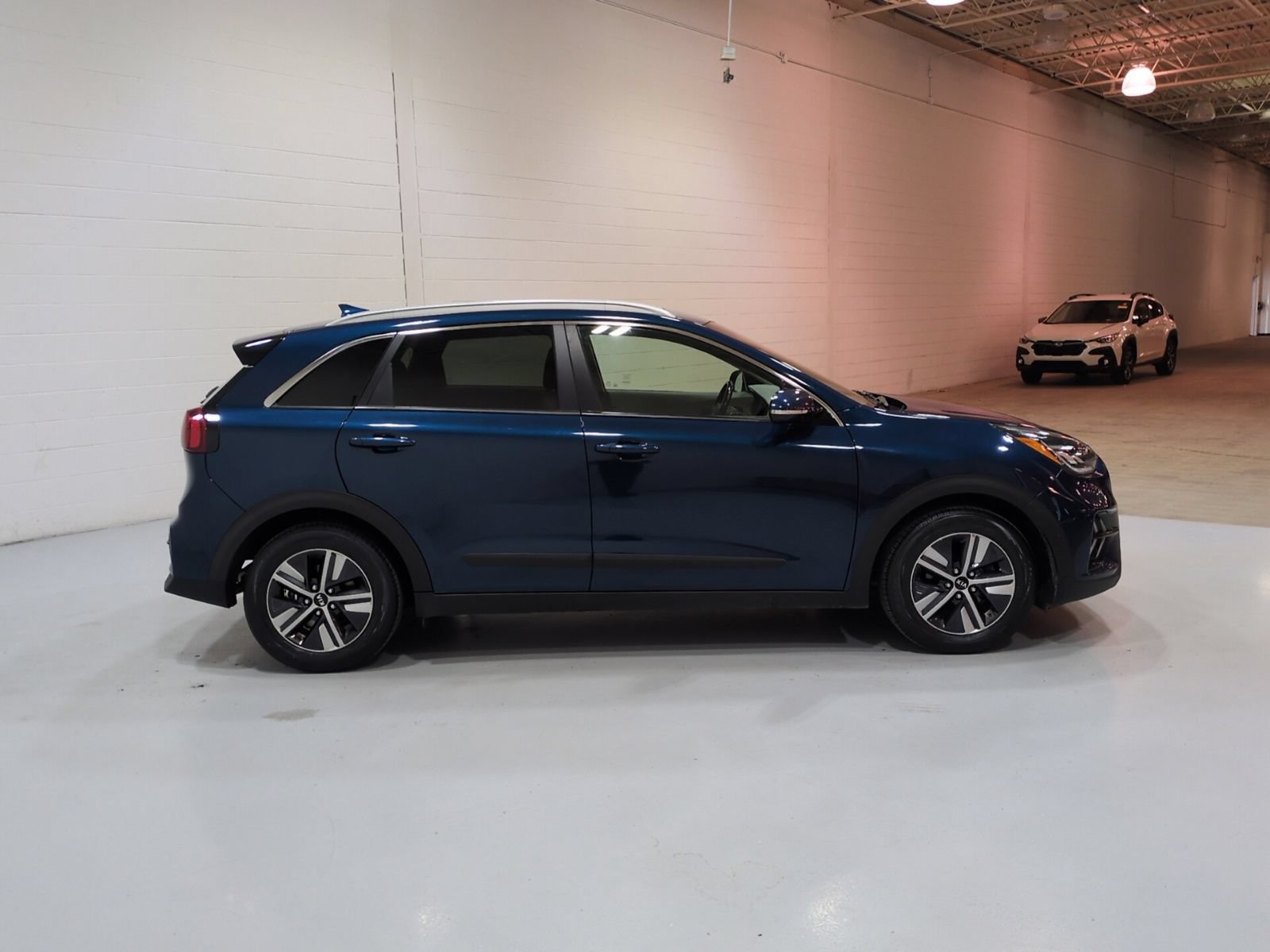 Used 2020 Kia Niro EX Premium FWD image 2