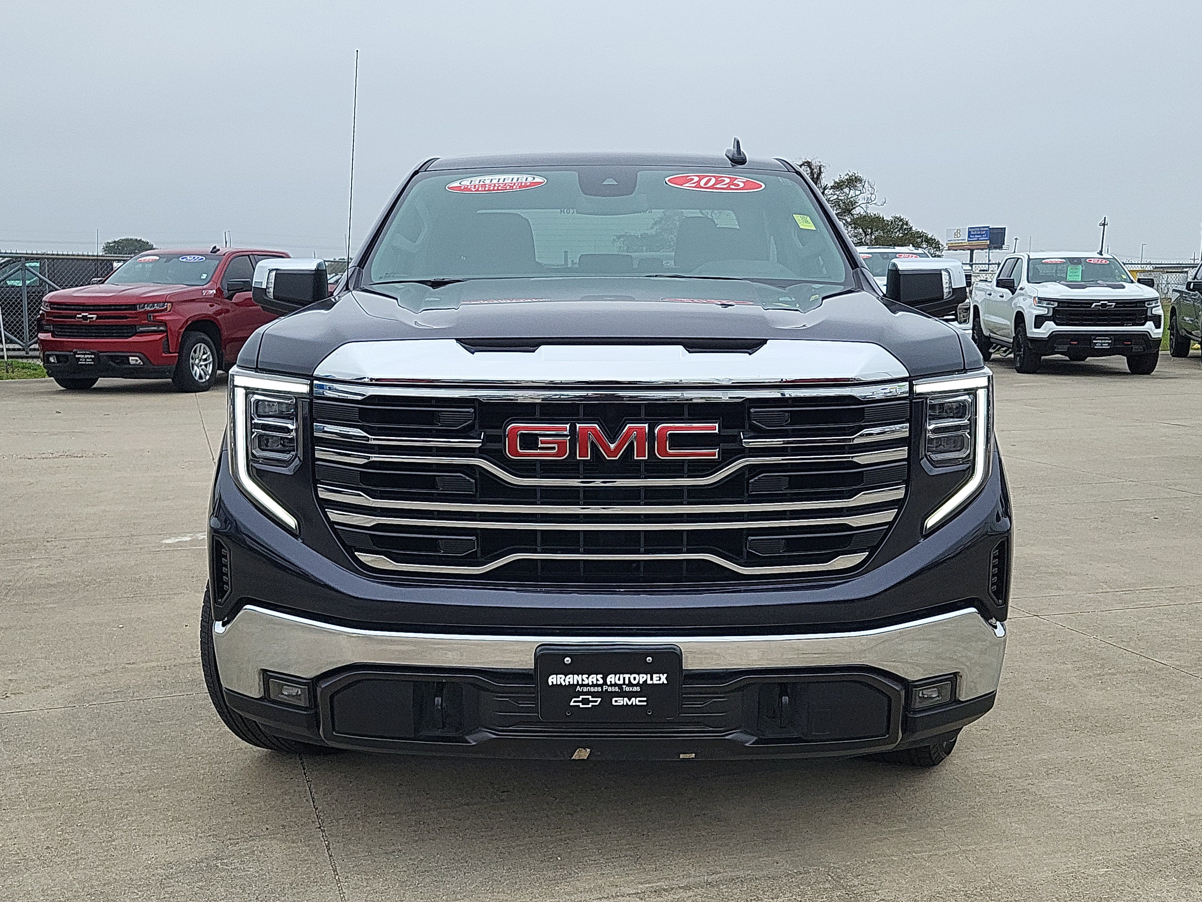 Used 2025 GMC Sierra 1500 SLT image 2