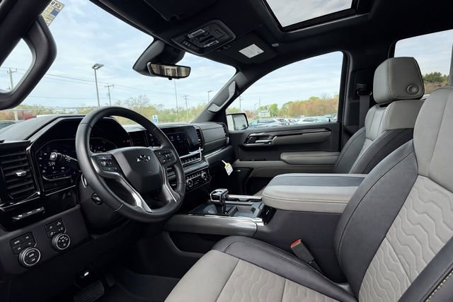 Used 2022 Chevrolet Silverado 1500 ZR2 w/ Technology Package AWD/4WD image 11