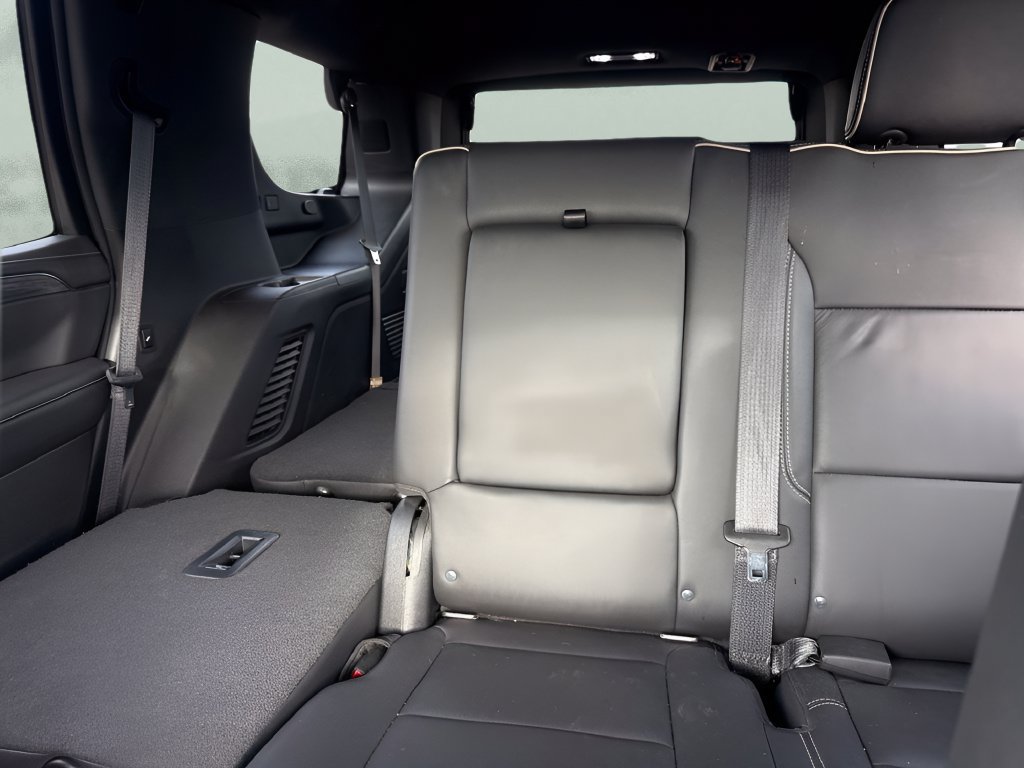 Used 2022 GMC Yukon SLT w/ SLT Luxury Package AWD/4WD image 13