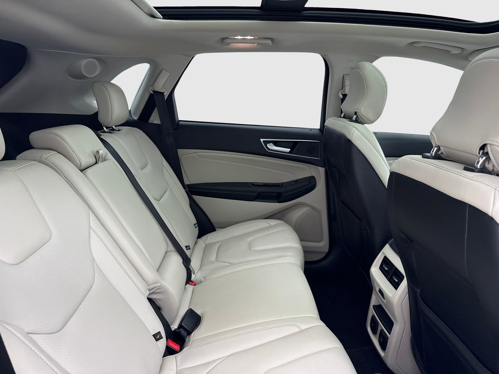 Used 2017 Ford Edge Titanium w/ Equipment Group 301A FWD image 46