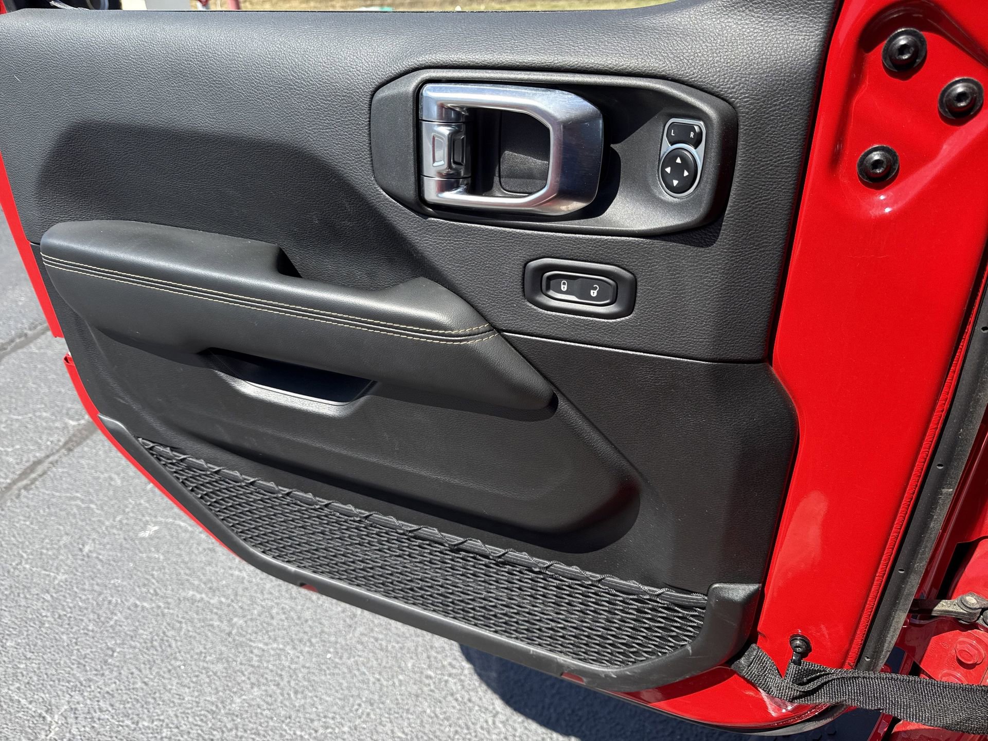 Used 2025 Jeep Wrangler Unlimited Sahara AWD/4WD image 12