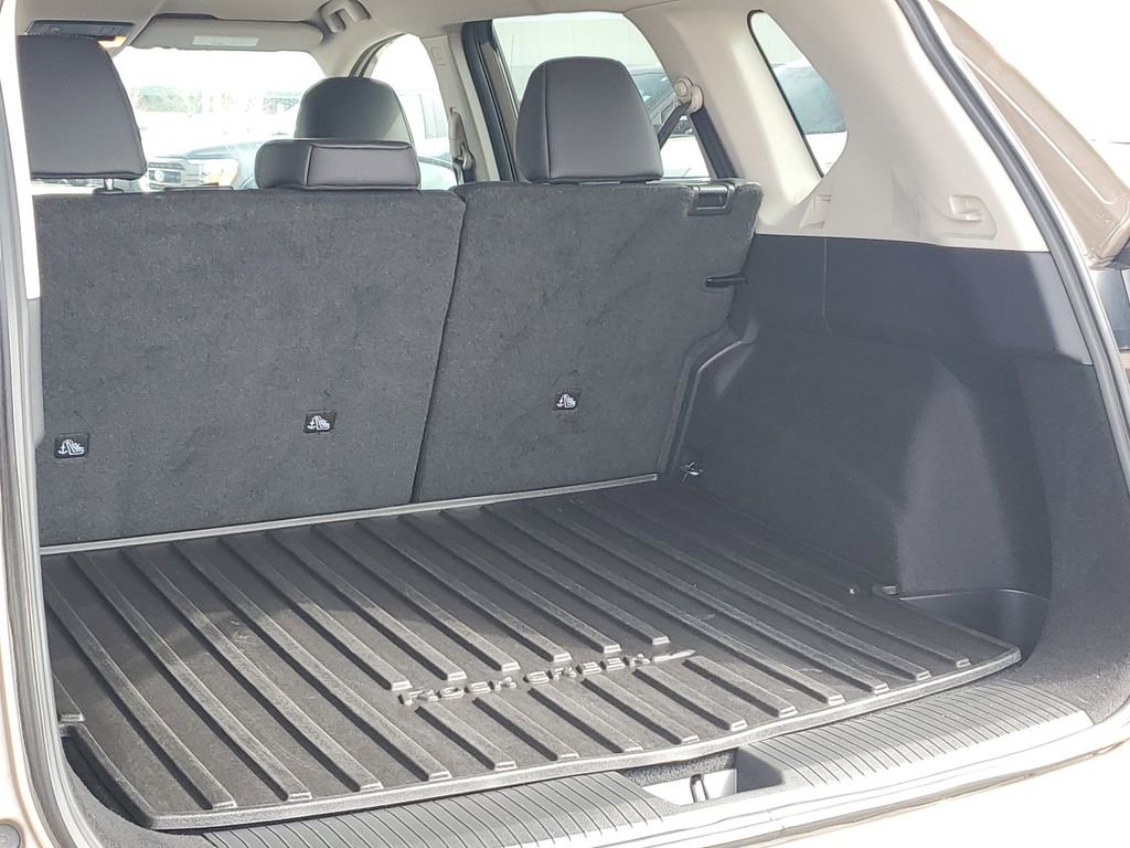 Used 2025 Nissan Rogue SV image 31